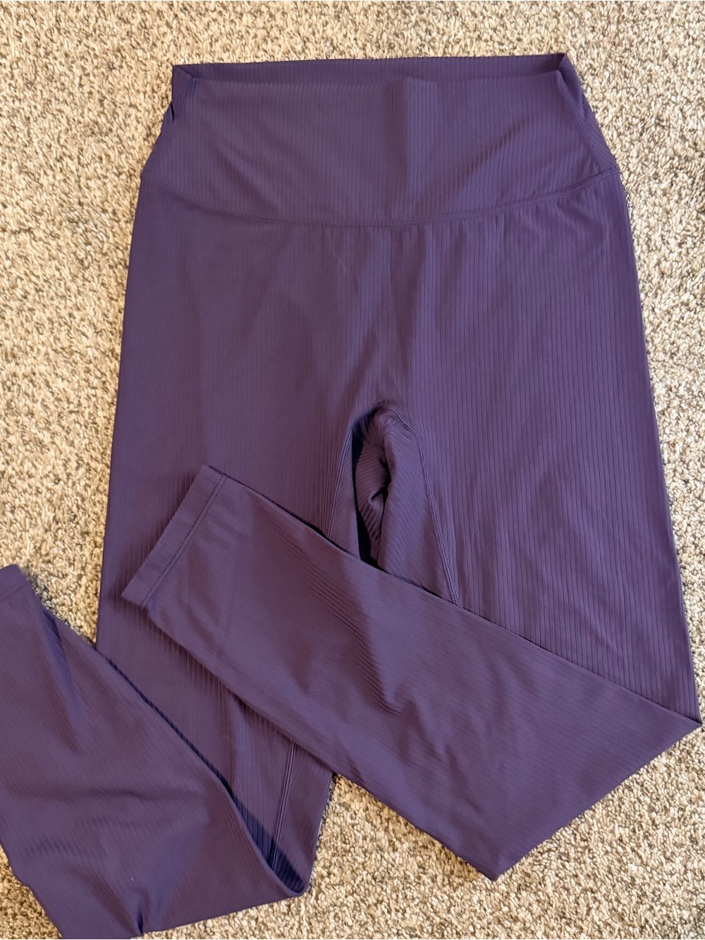 High-Rise Ribbed Leggings in Deep Plum